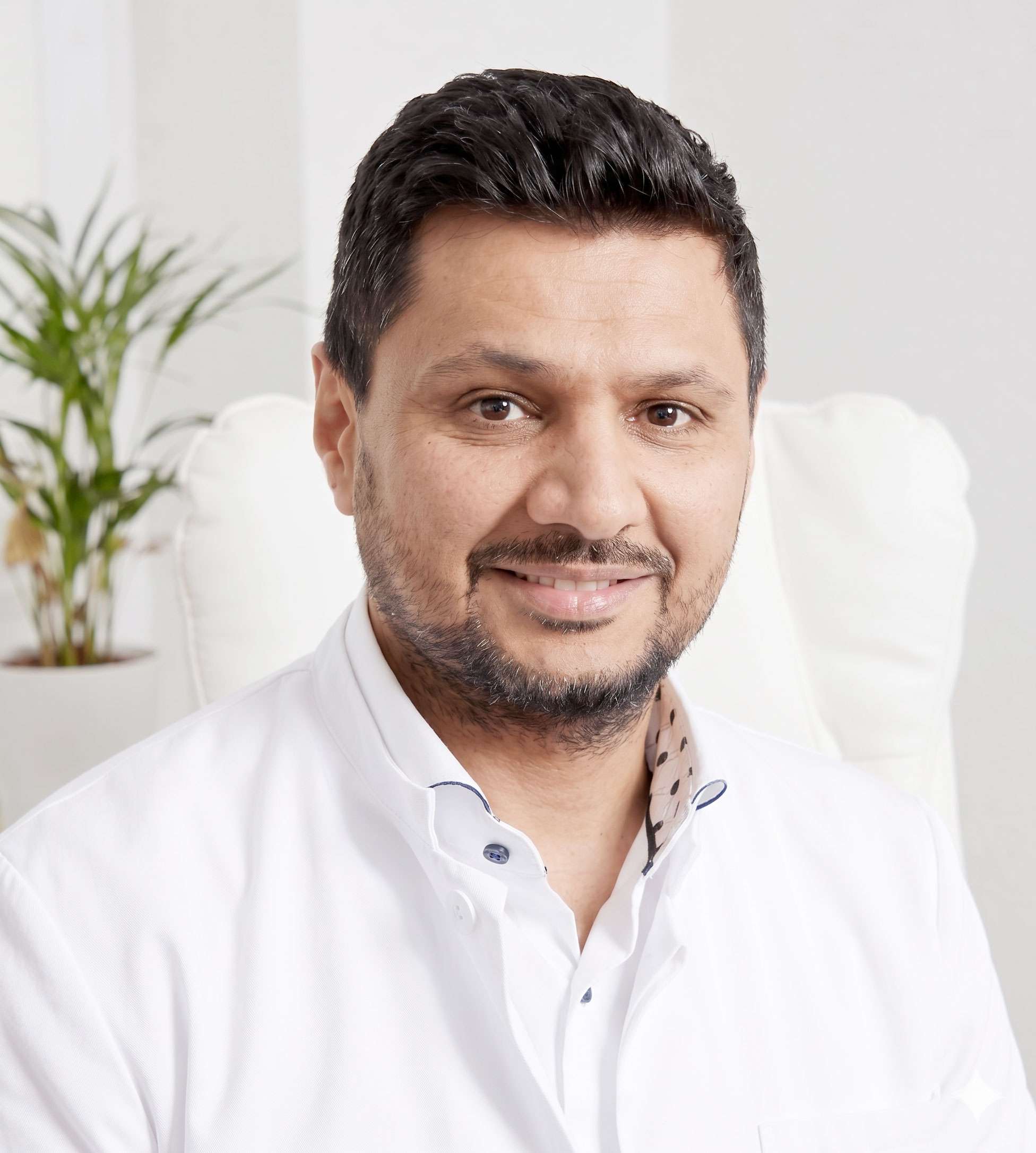 MD (Univ. Ningarhar) Fahim Azizi - Facharzt für Innere Medizin & Kardiologie